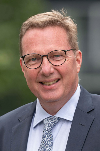 Dr. med. Christof Lascho, D.E.E.A., MHBA 